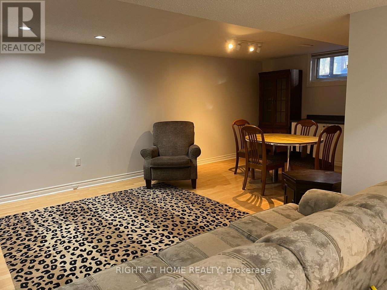19 Budea. Lower Unit Crescent, Toronto, Ontario  M1R 4V1 - Photo 4 - E12526898
