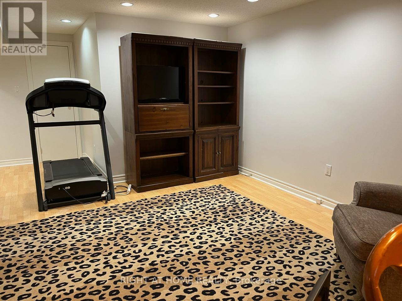 19 Budea. Lower Unit Crescent, Toronto, Ontario  M1R 4V1 - Photo 7 - E12526898