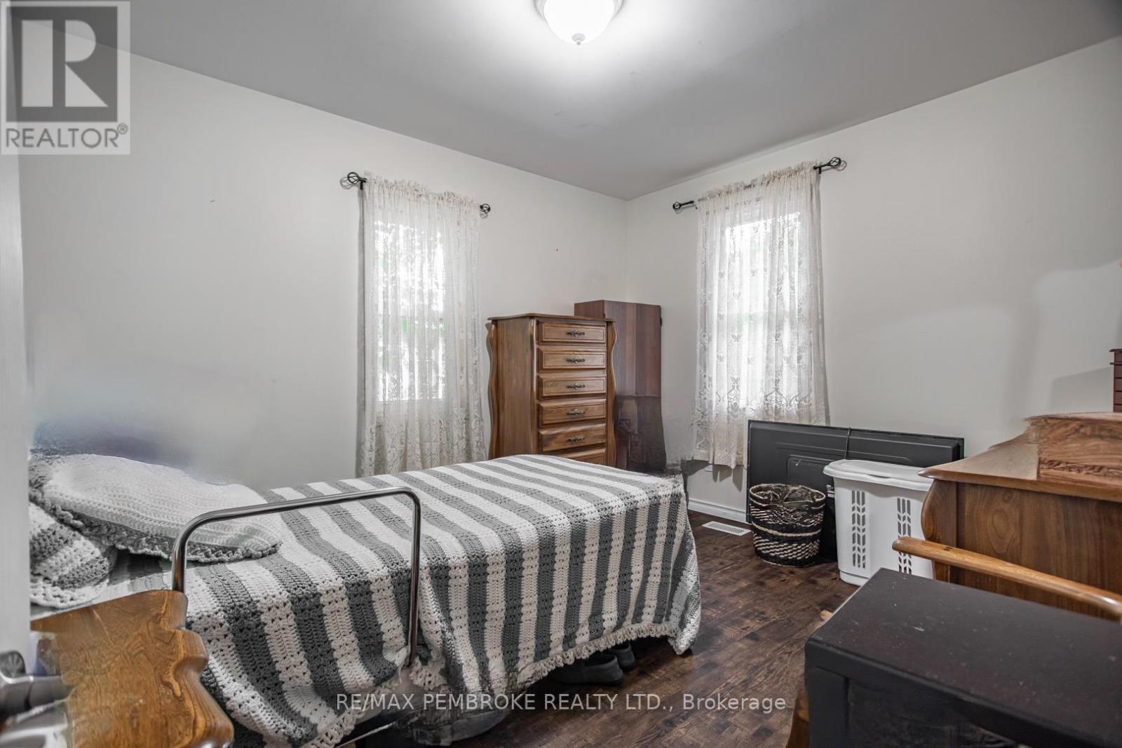 363 Julien Street, Pembroke, Ontario  K8A 3P8 - Photo 14 - X12527128