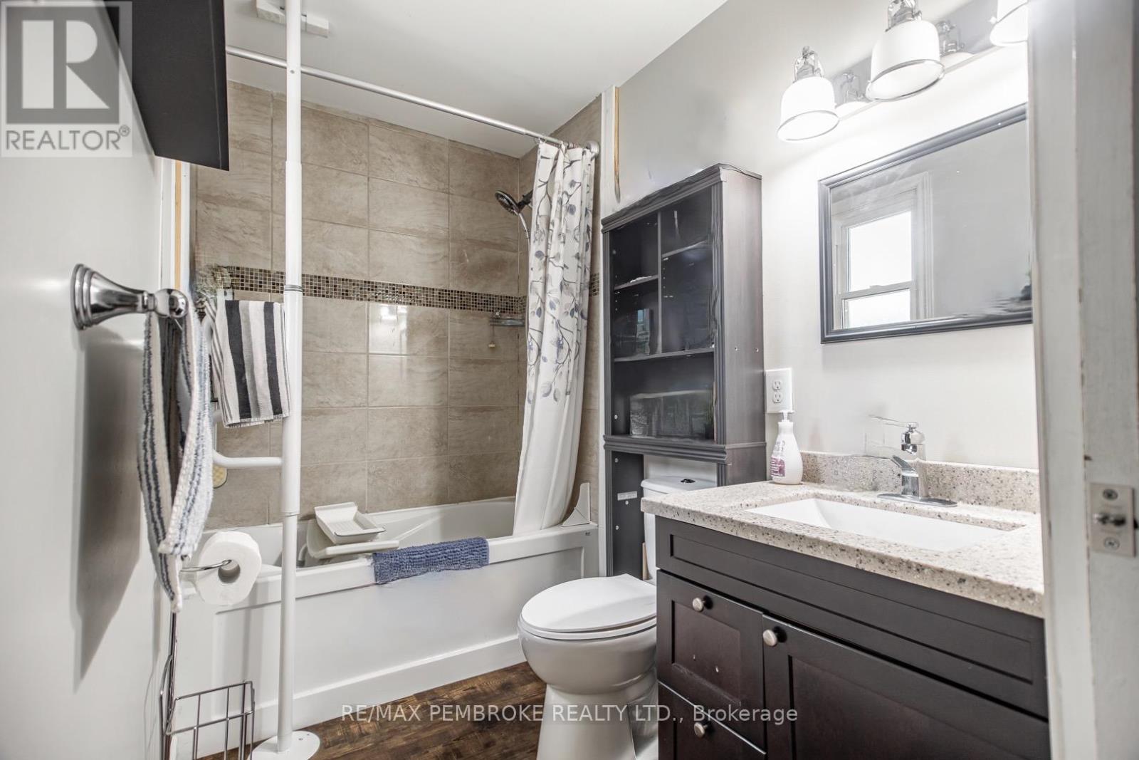 363 Julien Street, Pembroke, Ontario  K8A 3P8 - Photo 16 - X12527128