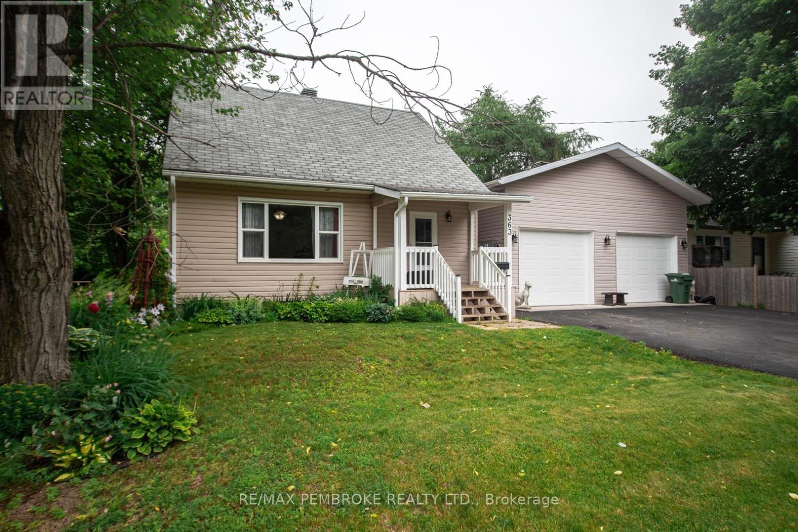 363 Julien Street, Pembroke, Ontario  K8A 3P8 - Photo 2 - X12527128