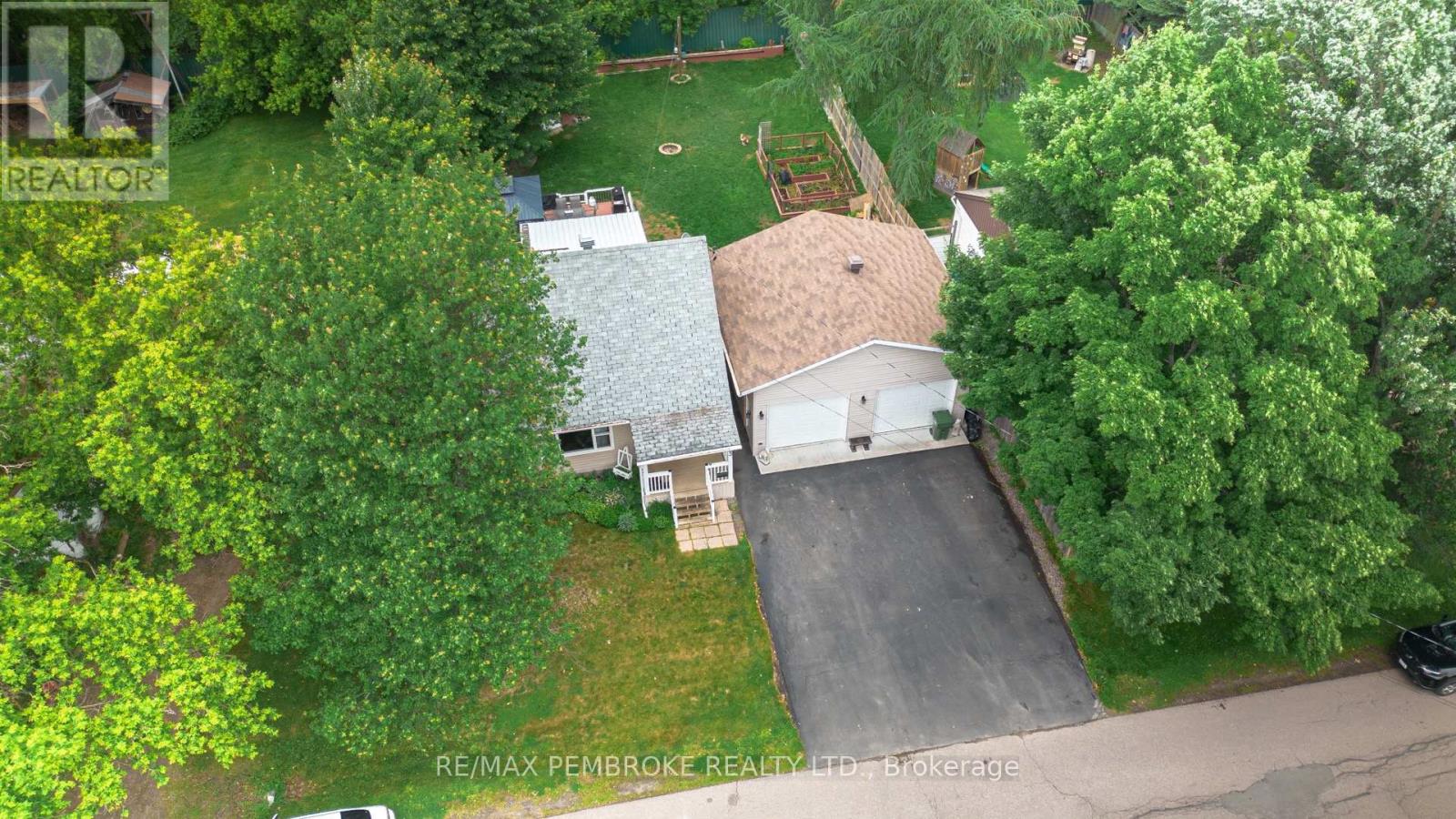 363 Julien Street, Pembroke, Ontario  K8A 3P8 - Photo 4 - X12527128