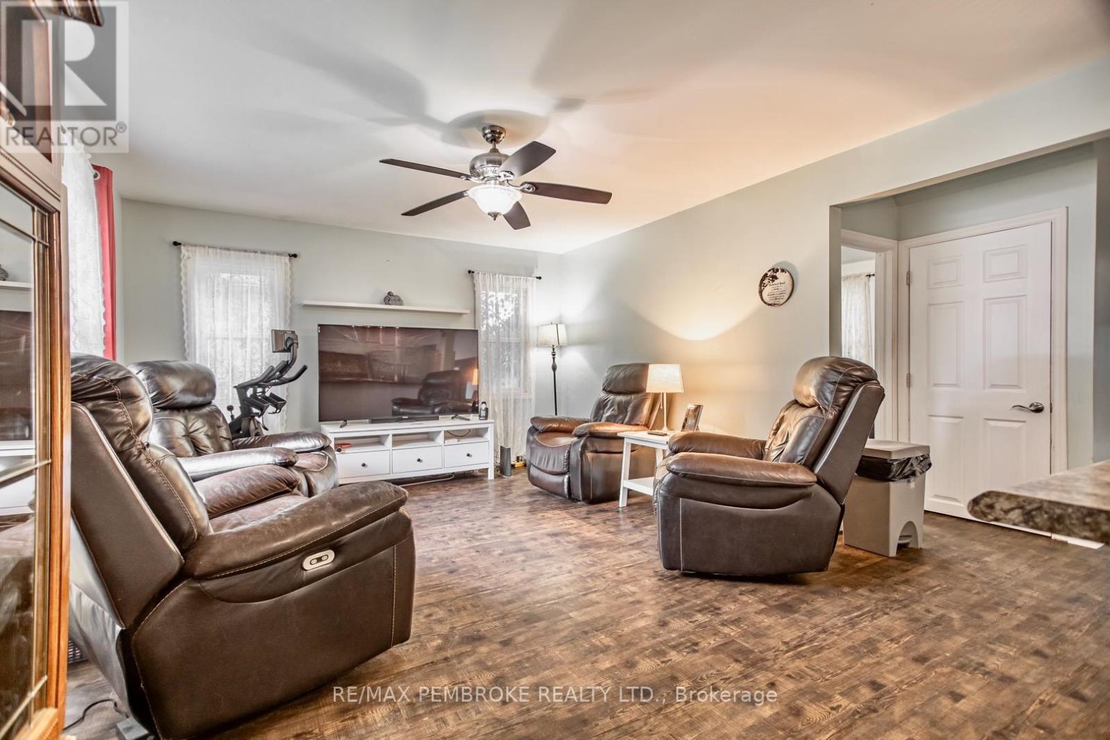 363 Julien Street, Pembroke, Ontario  K8A 3P8 - Photo 6 - X12527128