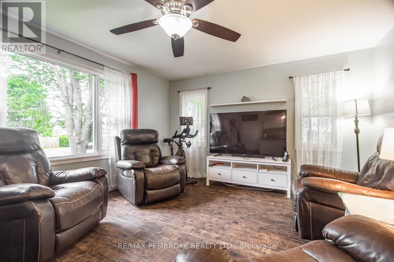 363 Julien Street, Pembroke, Ontario  K8A 3P8 - Photo 7 - X12527128