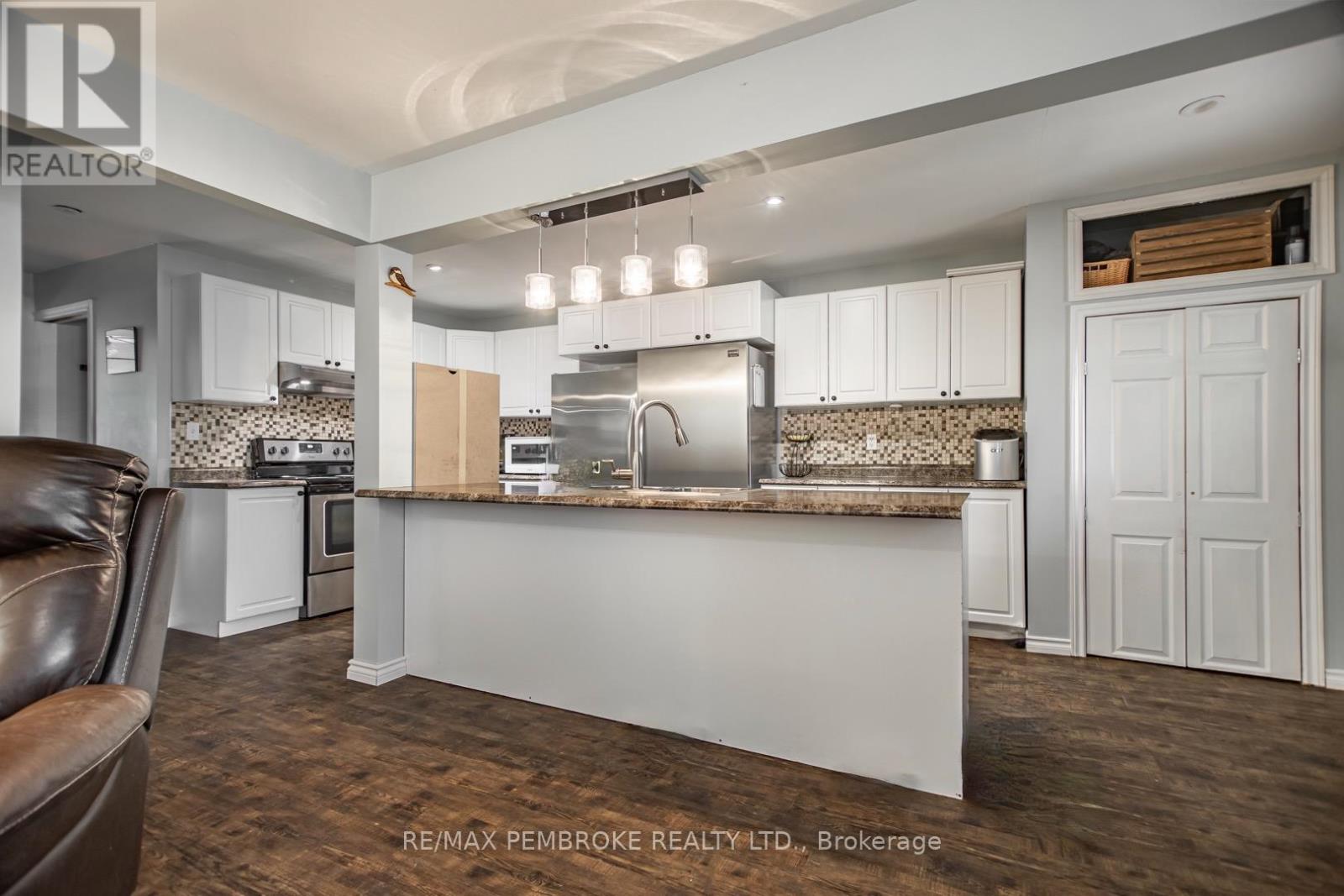 363 Julien Street, Pembroke, Ontario  K8A 3P8 - Photo 9 - X12527128