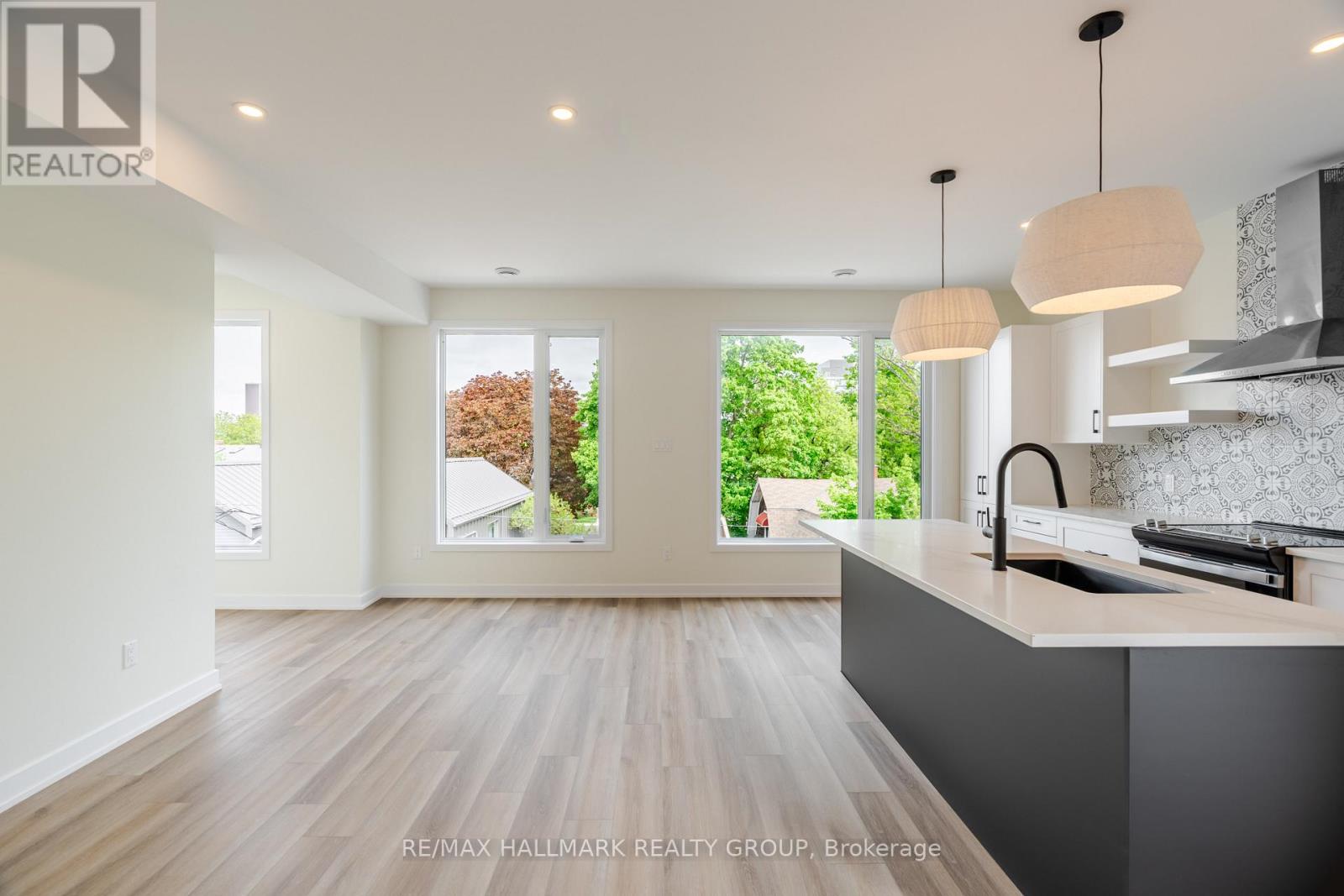 4 - 22 Sims Avenue, Ottawa, Ontario  K1Y 3K1 - Photo 6 - X12527130