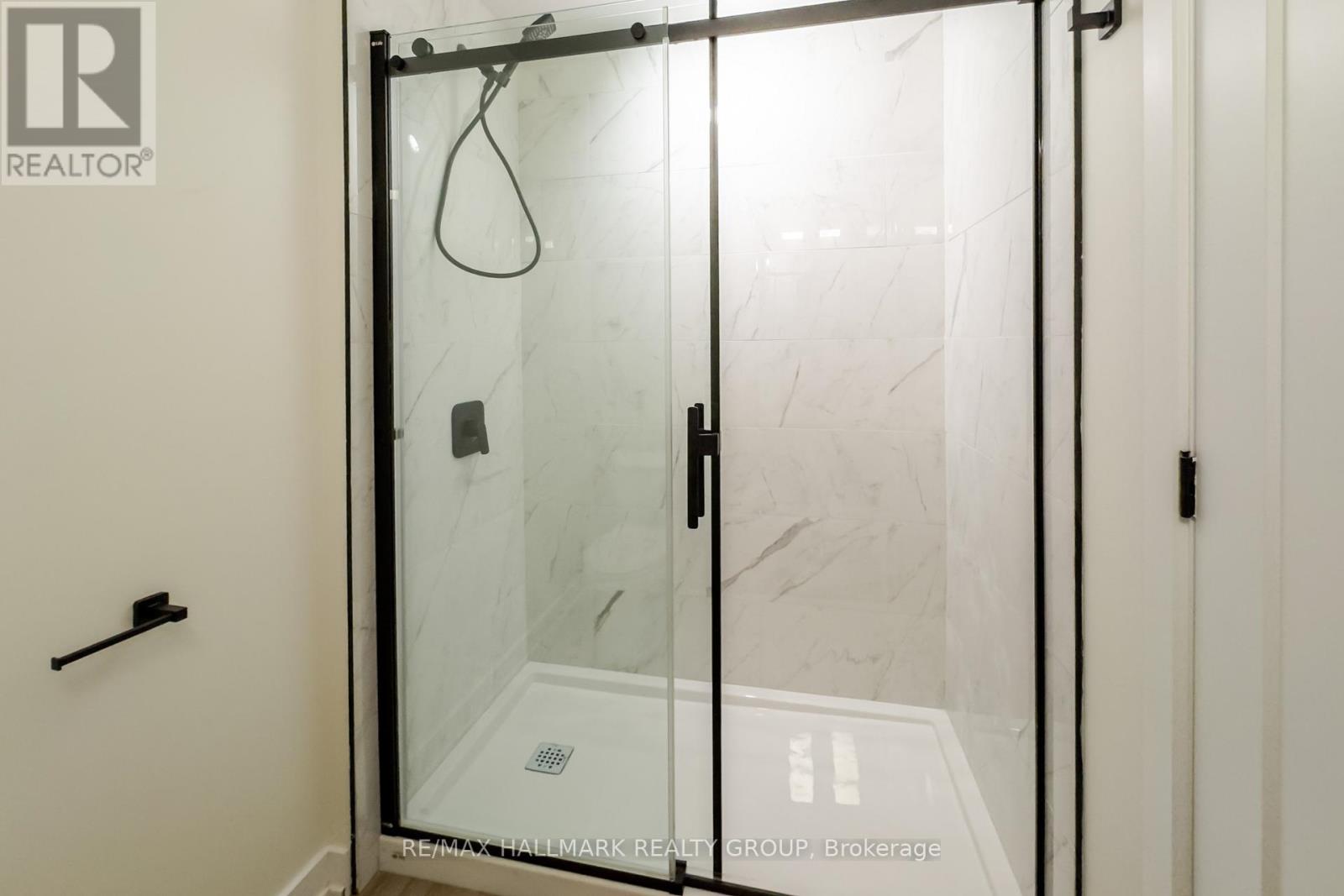 2a - 22 Sims Avenue, Ottawa, Ontario  K1Y 3K1 - Photo 7 - X12527138