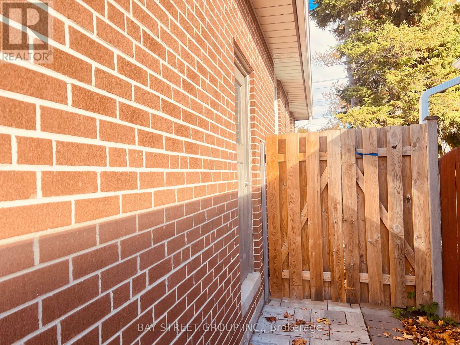 Back - 44 Wakefield Crescent, Toronto, Ontario  M1W 2C2 - Photo 4 - E12527132