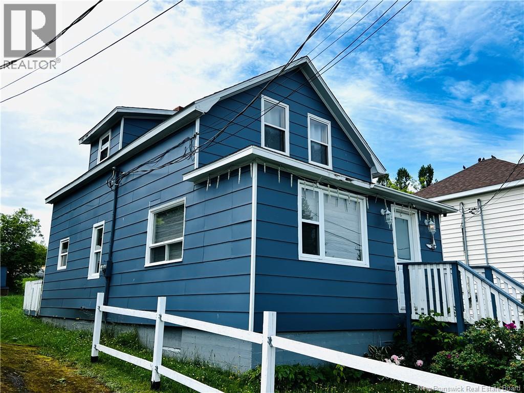 246 Dumaresq, Bathurst, New Brunswick  E2A 1H8 - Photo 3 - NB122408