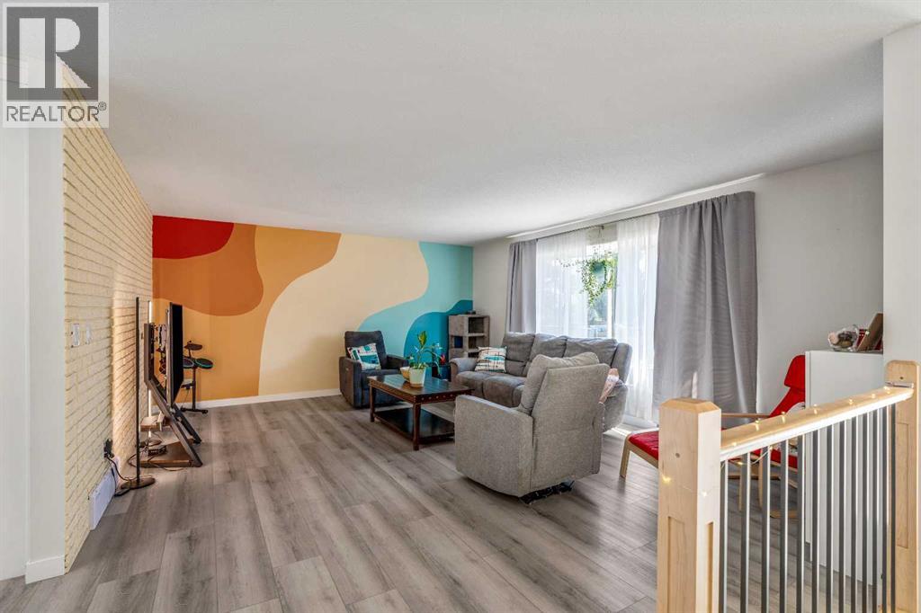 75 Oxford Road W, Lethbridge, Alberta  T1K 4V6 - Photo 7 - A2264843