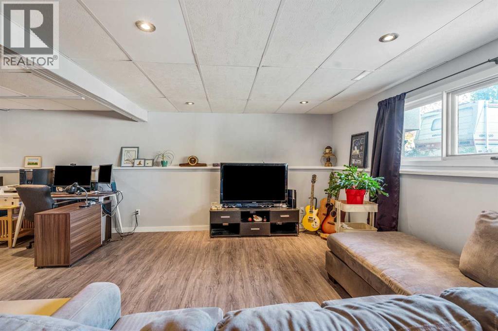 75 Oxford Road W, Lethbridge, Alberta  T1K 4V6 - Photo 29 - A2264843