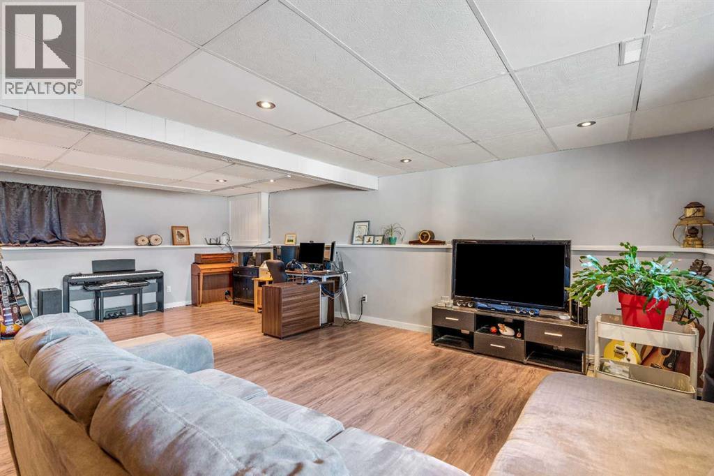 75 Oxford Road W, Lethbridge, Alberta  T1K 4V6 - Photo 30 - A2264843