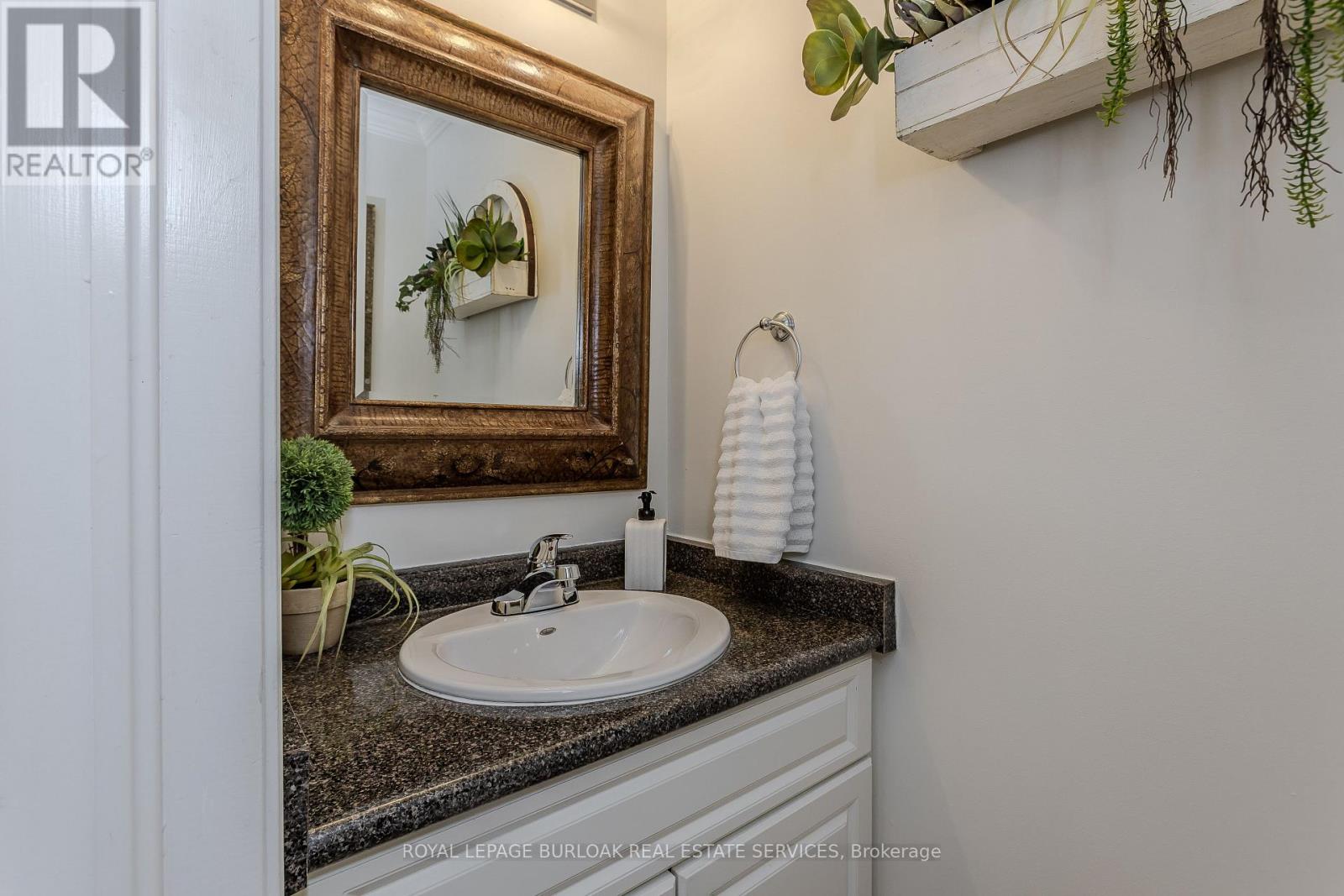 26 Grassyplain Drive, Hamilton, Ontario  L0R 1W0 - Photo 15 - X12467940