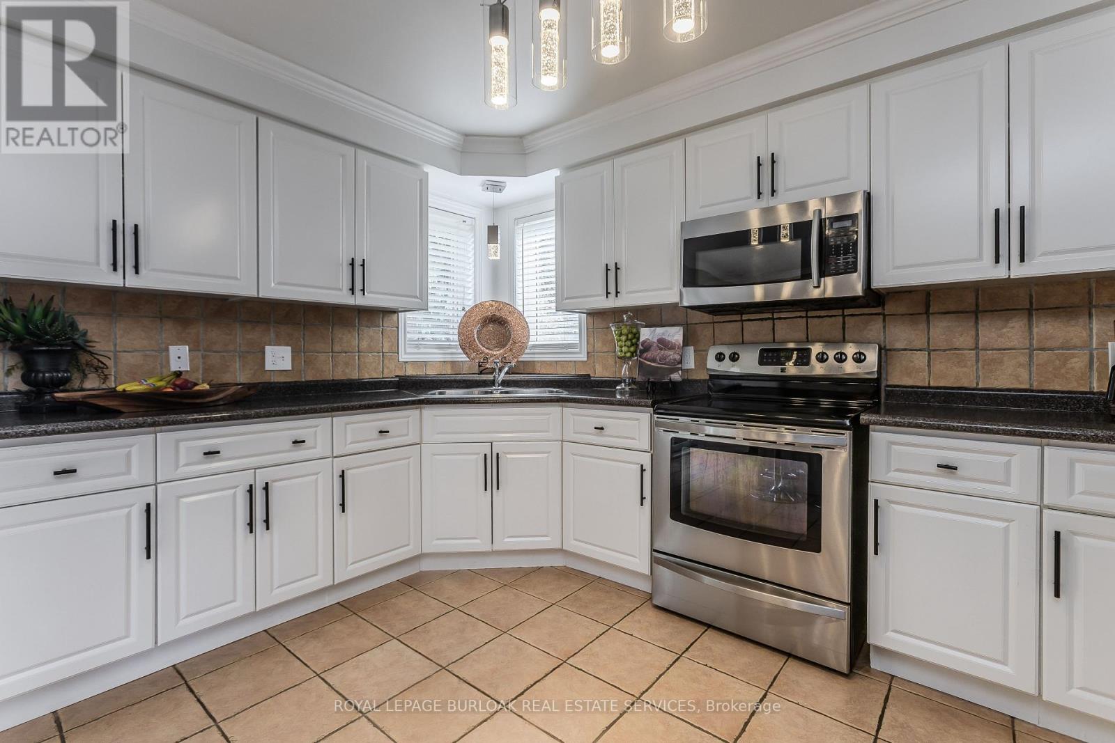 26 Grassyplain Drive, Hamilton, Ontario  L0R 1W0 - Photo 9 - X12467940