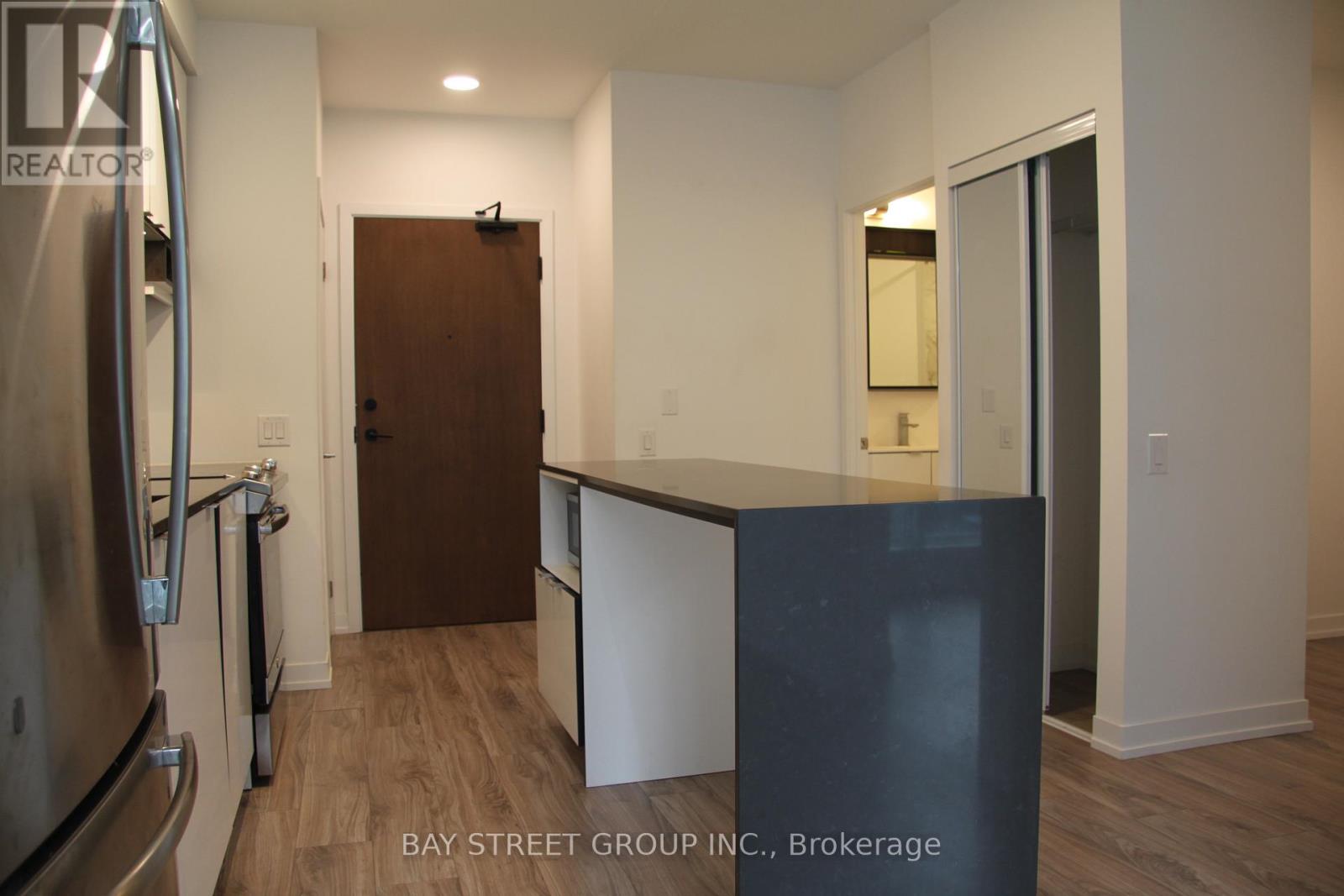 517 - 4065 Confederation Parkway, Mississauga, Ontario  L5B 0L4 - Photo 6 - W12527148