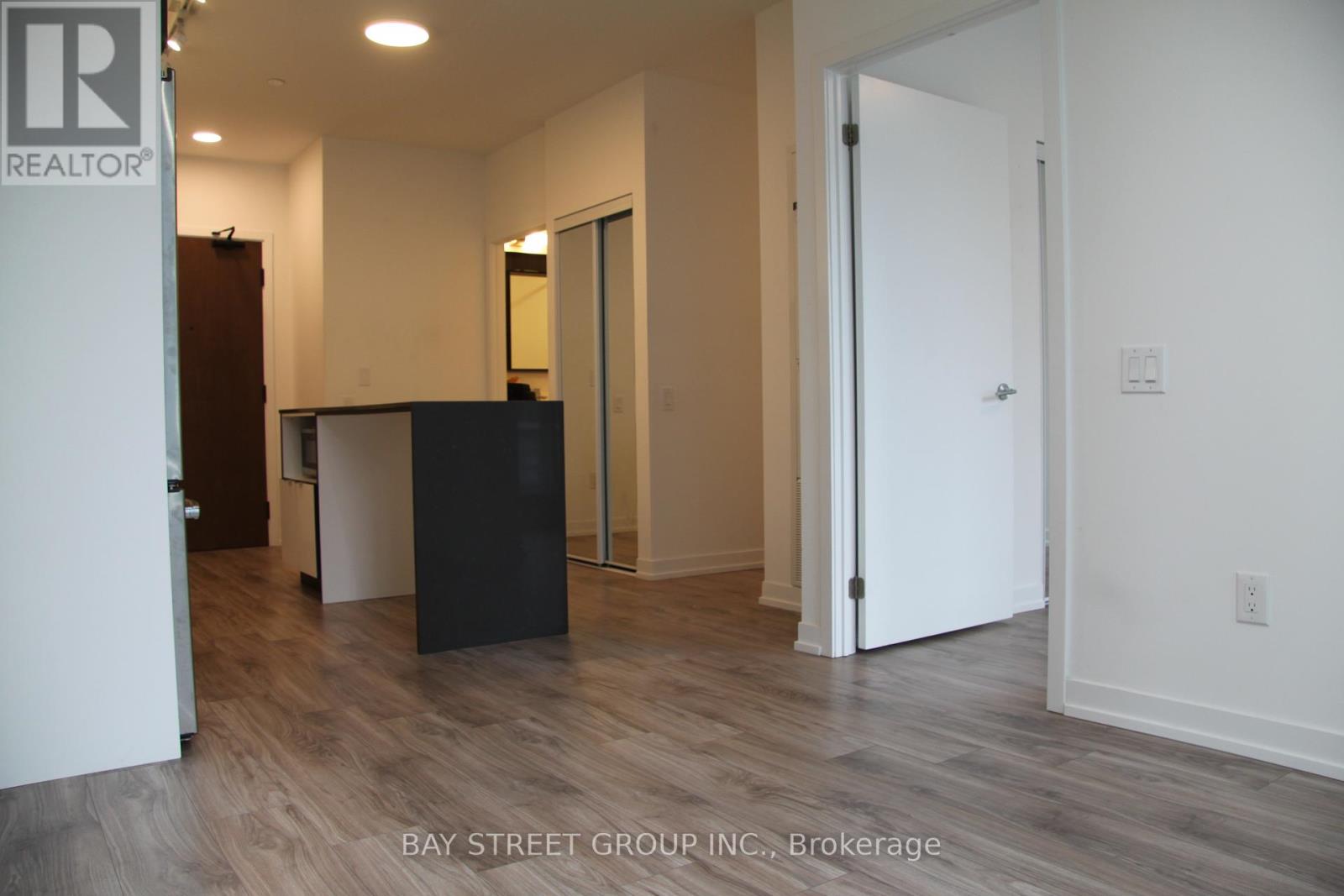 517 - 4065 Confederation Parkway, Mississauga, Ontario  L5B 0L4 - Photo 8 - W12527148