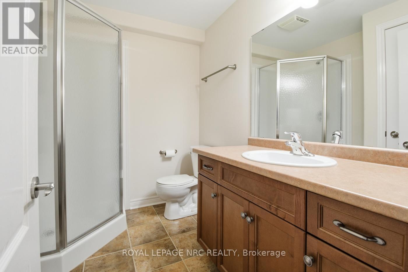 18 Bluegrass Crescent, St. Catharines, Ontario L2P 0A7 - Photo 12 - X12527160