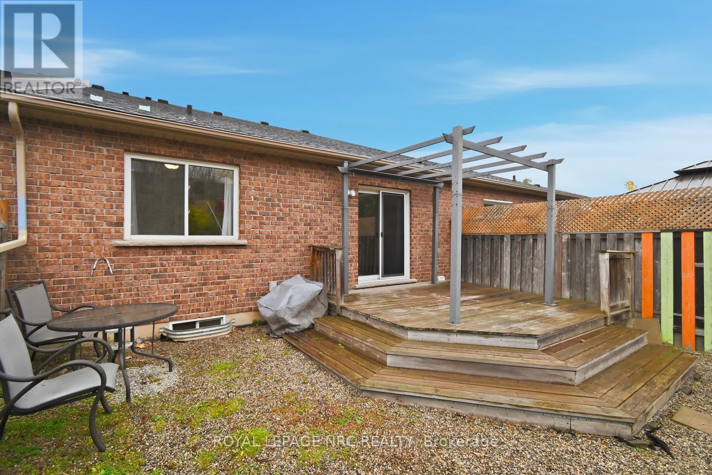 18 Bluegrass Crescent, St. Catharines, Ontario L2P 0A7 - Photo 14 - X12527160