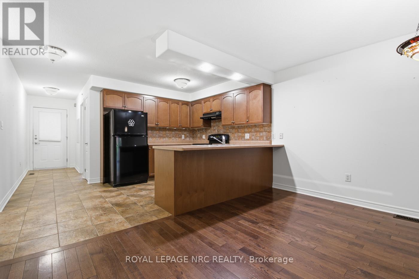 18 Bluegrass Crescent, St. Catharines, Ontario L2P 0A7 - Photo 7 - X12527160