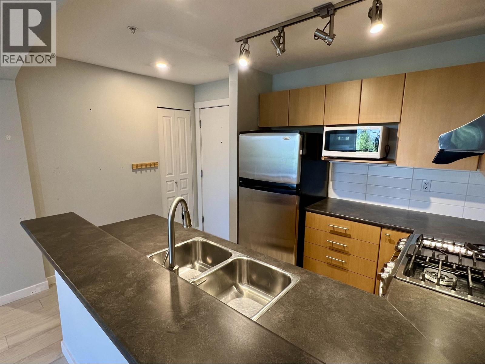 311 9329 University Crescent, Burnaby, British Columbia  V5A 4Y4 - Photo 4 - R3047294