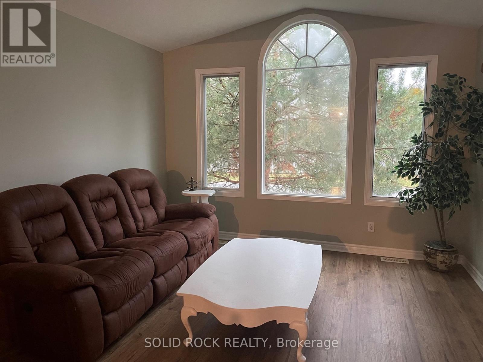 492 Boxwood Street S, Kingston, Ontario K7M 9C4 - Photo 4 - X12527164