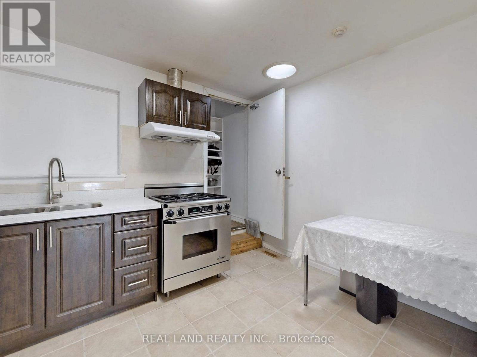 #front Portion - 48 Cherrystone Drive, Toronto, Ontario  M2H 1S1 - Photo 11 - C12527152