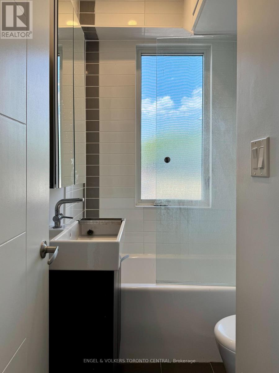 2 - 1415 Gerrard Street E, Toronto, Ontario  M4L 1Z5 - Photo 8 - E12527154