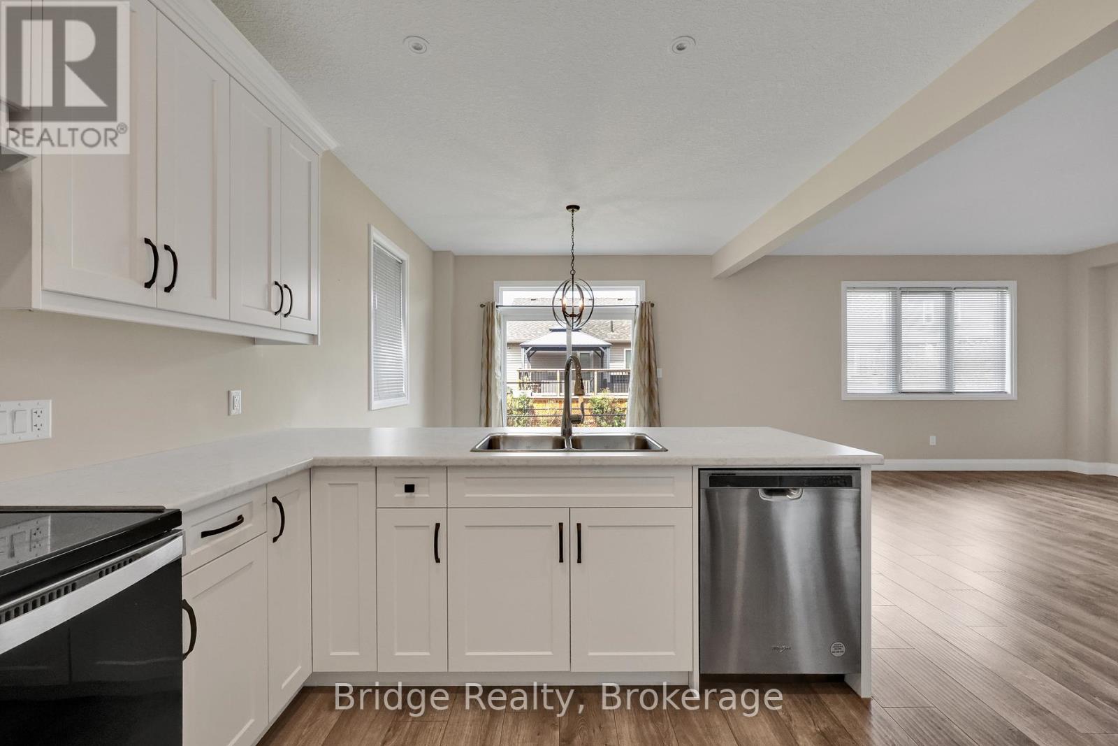 66 Cash Crescent, Ingersoll, Ontario N5C 0E2 - Photo 12 - X12527184