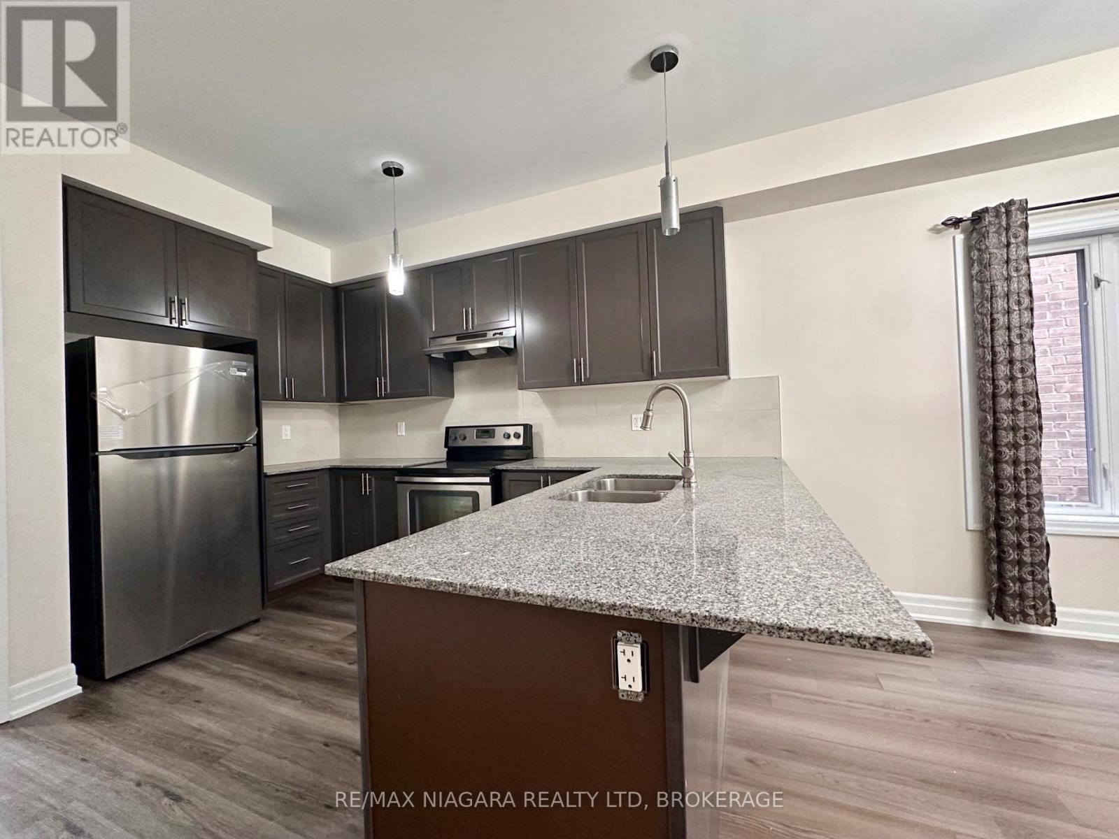 102 Cannery Drive, Niagara-On-The-Lake, Ontario L0S 1J1 - Photo 4 - X12527172