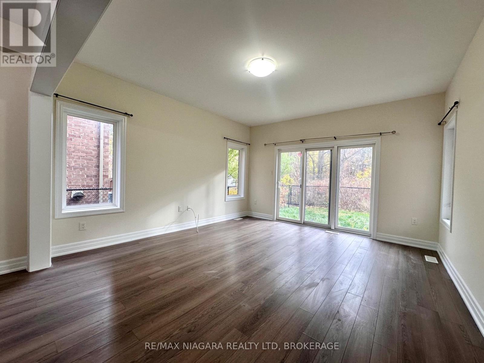 102 Cannery Drive, Niagara-On-The-Lake, Ontario L0S 1J1 - Photo 5 - X12527172