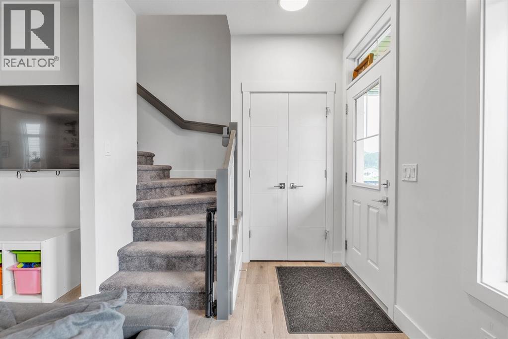 584 River Avenue, Cochrane, Alberta  T4C 3B8 - Photo 2 - A2247476