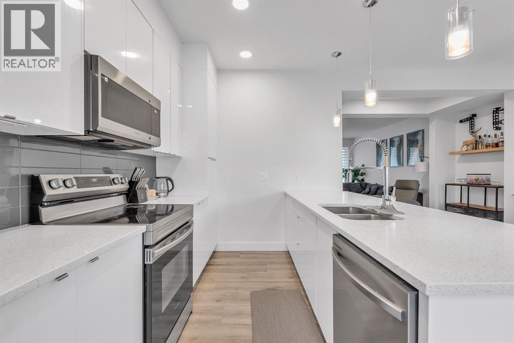 584 River Avenue, Cochrane, Alberta  T4C 3B8 - Photo 12 - A2247476