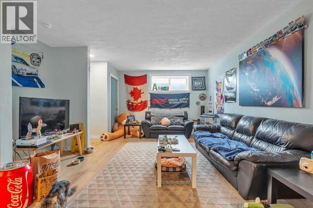 584 River Avenue, Cochrane, Alberta  T4C 3B8 - Photo 34 - A2247476