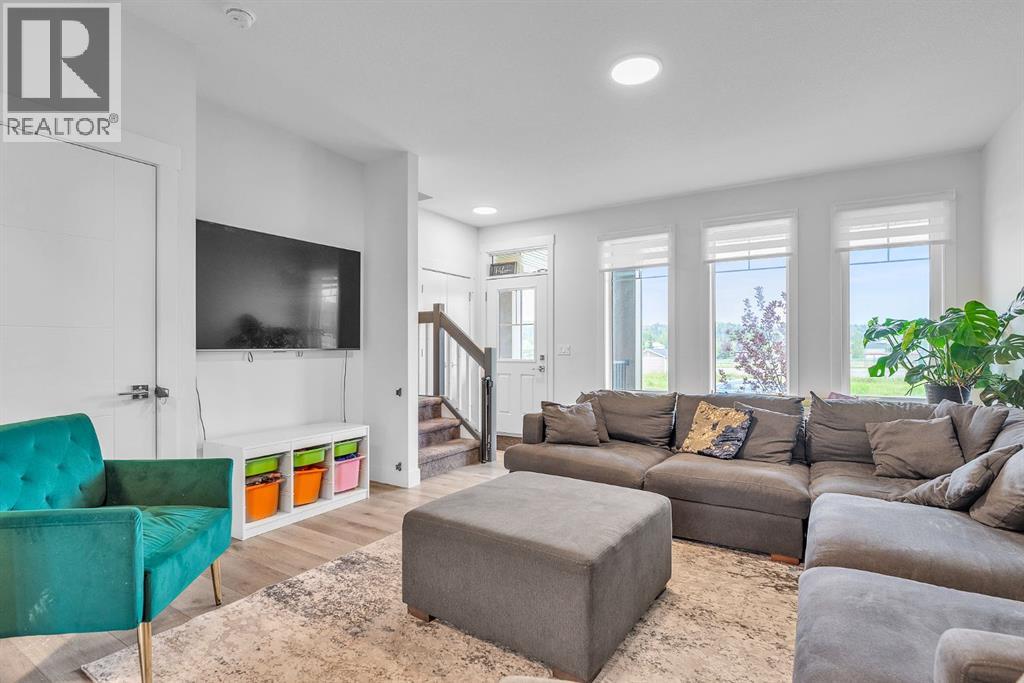 584 River Avenue, Cochrane, Alberta  T4C 3B8 - Photo 5 - A2247476