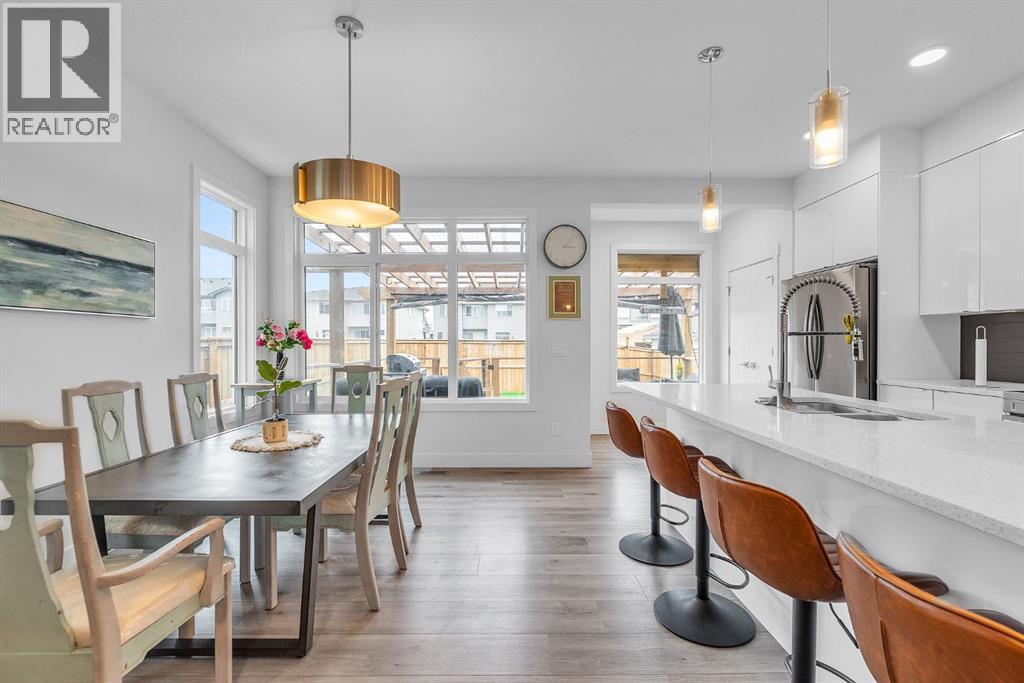 584 River Avenue, Cochrane, Alberta  T4C 3B8 - Photo 8 - A2247476