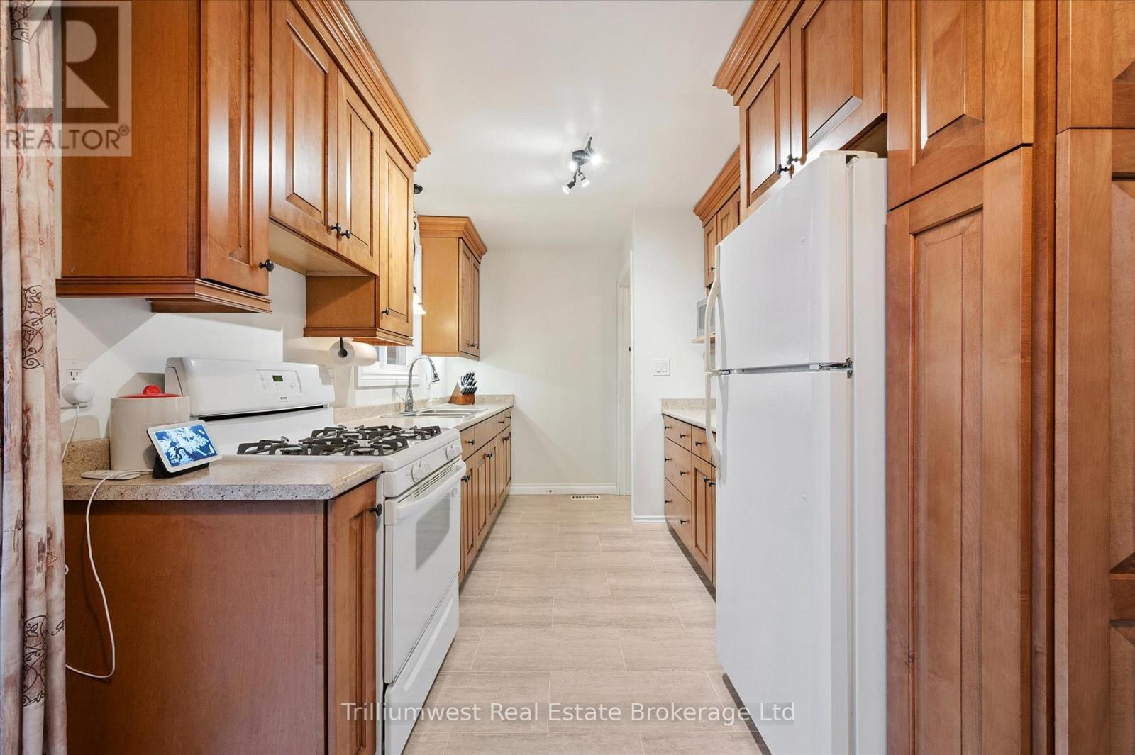 21 Emma Street, Blandford-Blenheim, Ontario N0J 1V0 - Photo 13 - X12436485