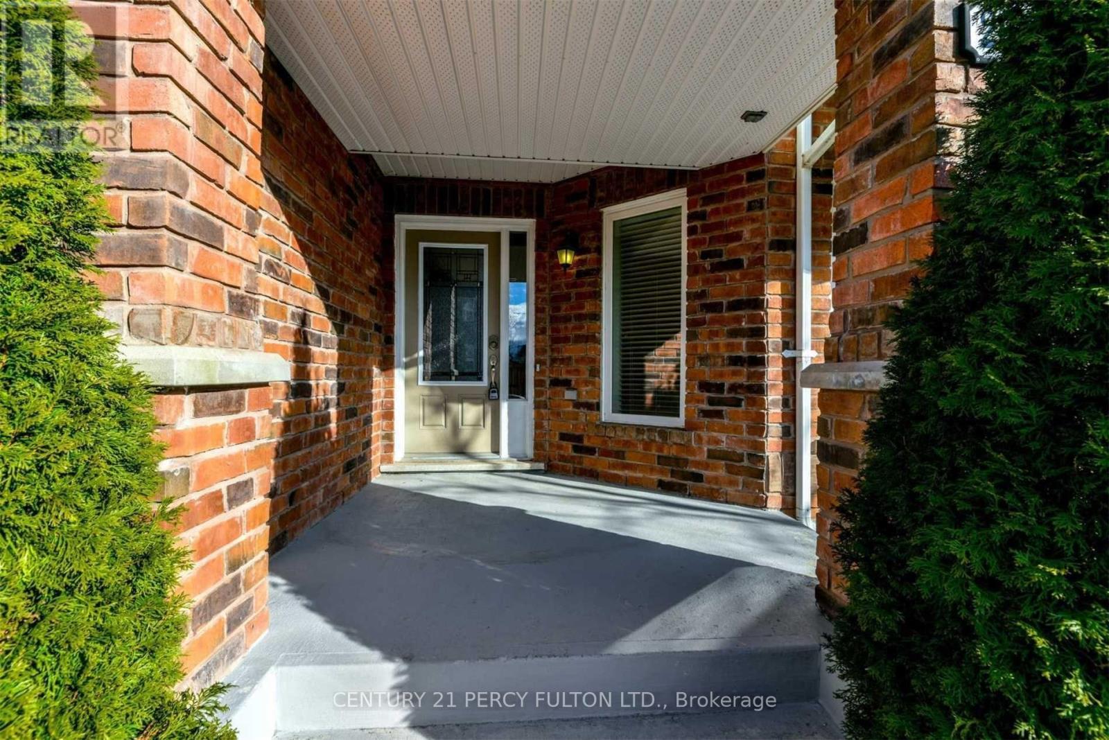 204 Magurn Gate, Milton, Ontario  L9T 7B4 - Photo 2 - W12527180
