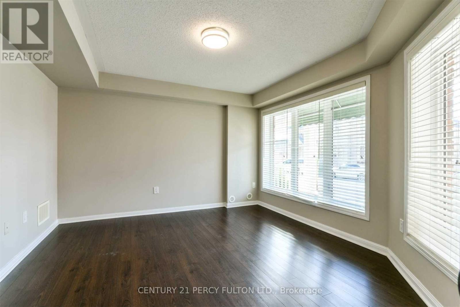 204 Magurn Gate, Milton, Ontario  L9T 7B4 - Photo 5 - W12527180