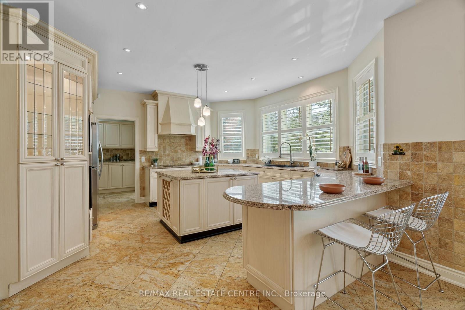 645 Cranleigh Court, Mississauga, Ontario  L5H 4M5 - Photo 14 - W12527182