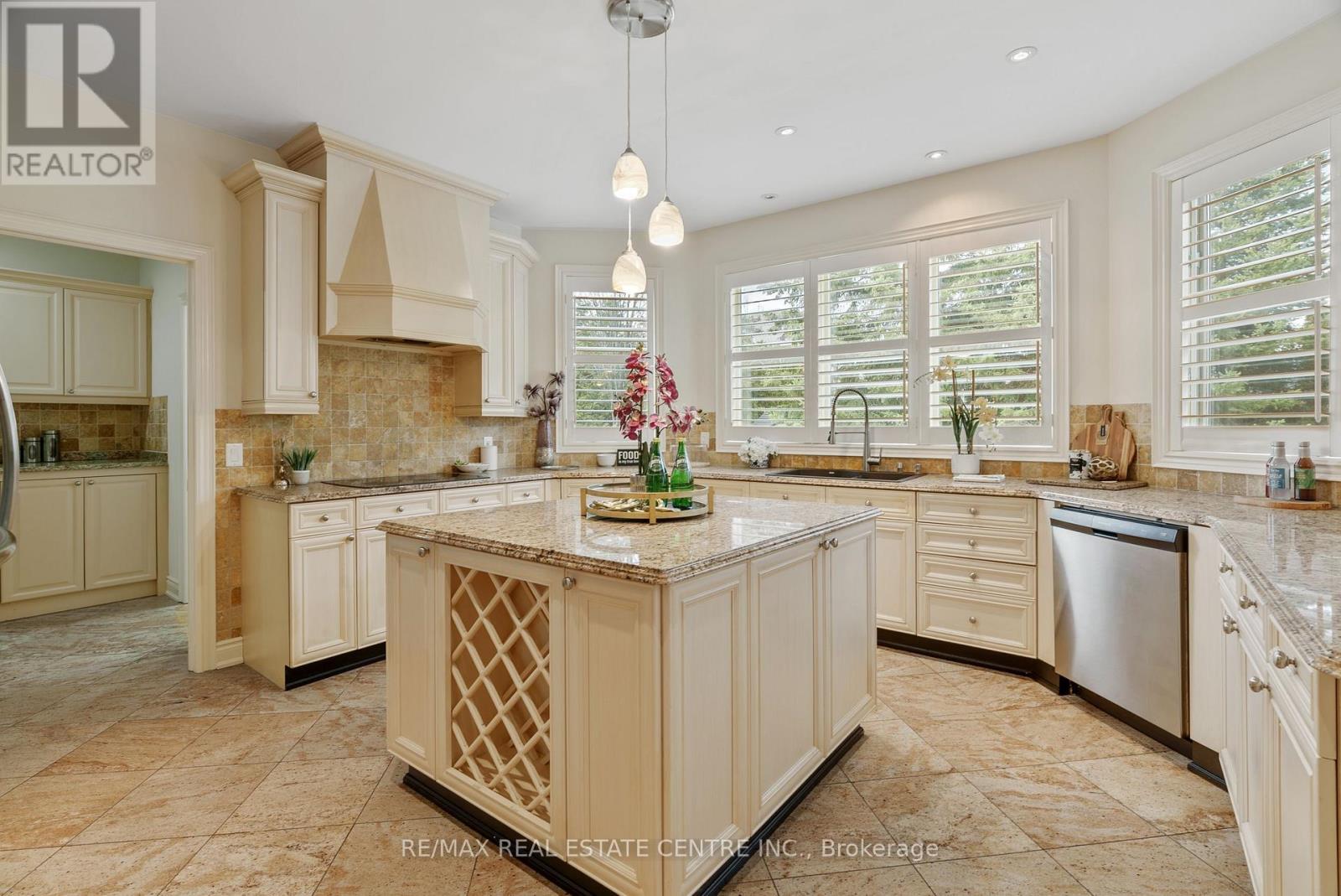 645 Cranleigh Court, Mississauga, Ontario  L5H 4M5 - Photo 16 - W12527182