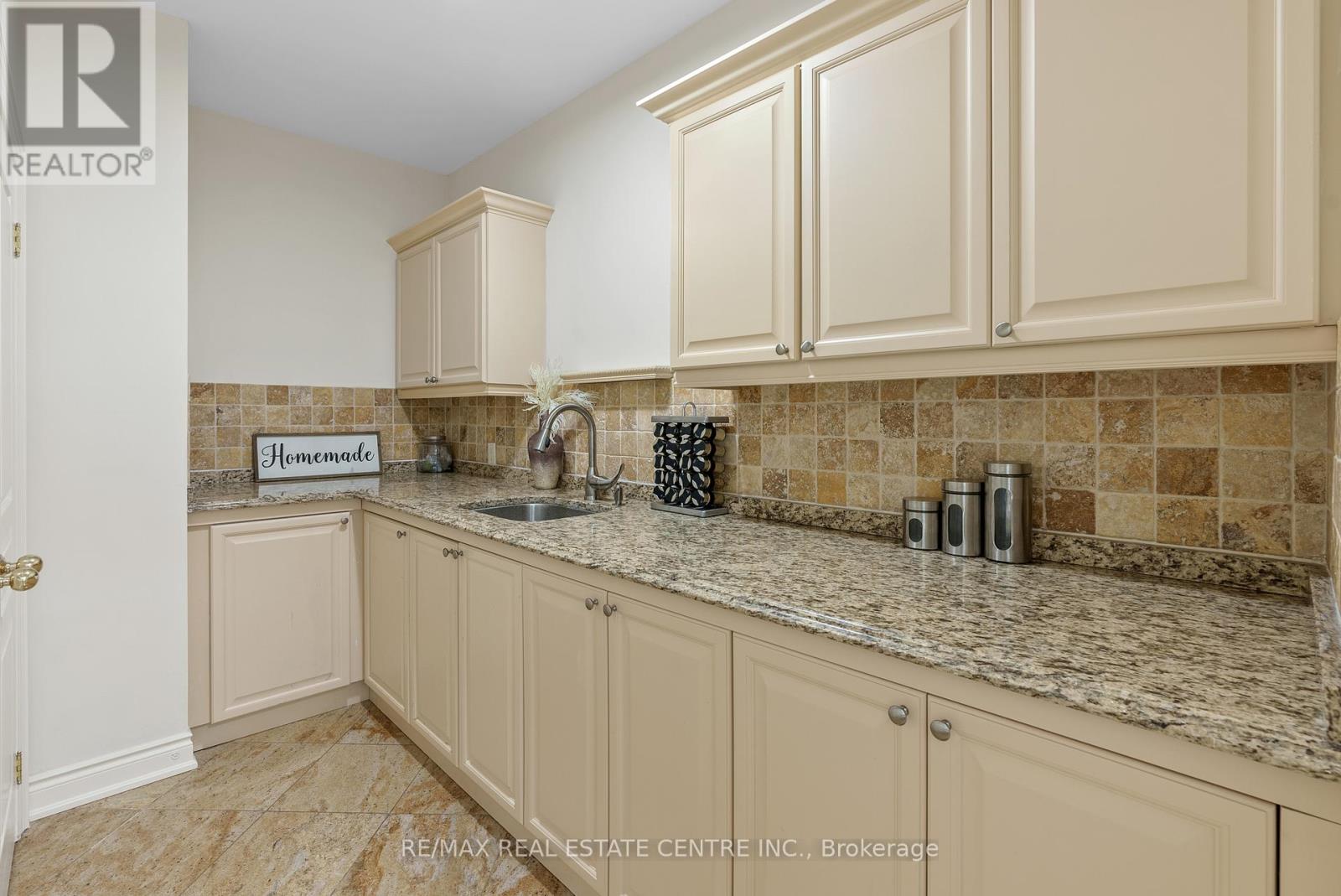 645 Cranleigh Court, Mississauga, Ontario  L5H 4M5 - Photo 19 - W12527182