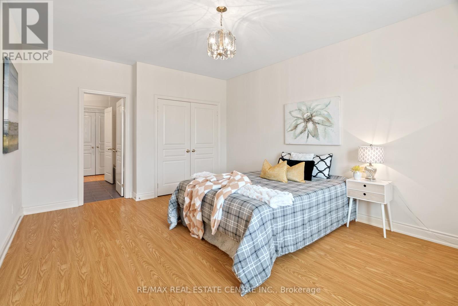 645 Cranleigh Court, Mississauga, Ontario  L5H 4M5 - Photo 37 - W12527182