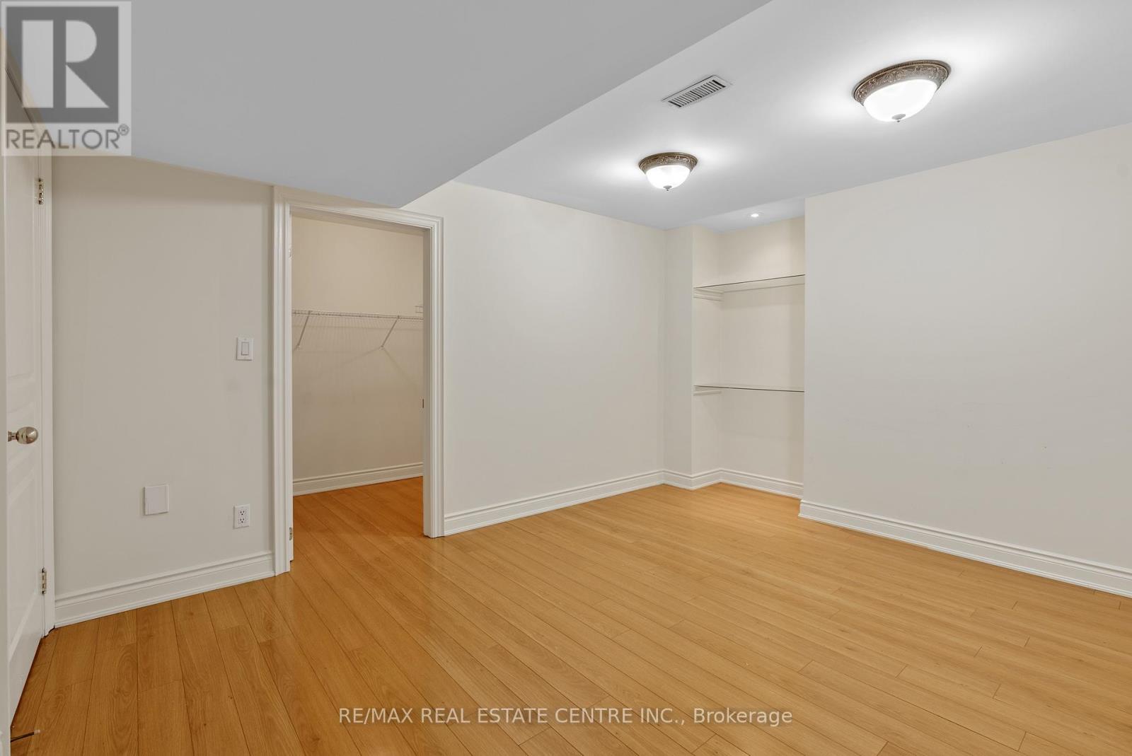 645 Cranleigh Court, Mississauga, Ontario  L5H 4M5 - Photo 39 - W12527182