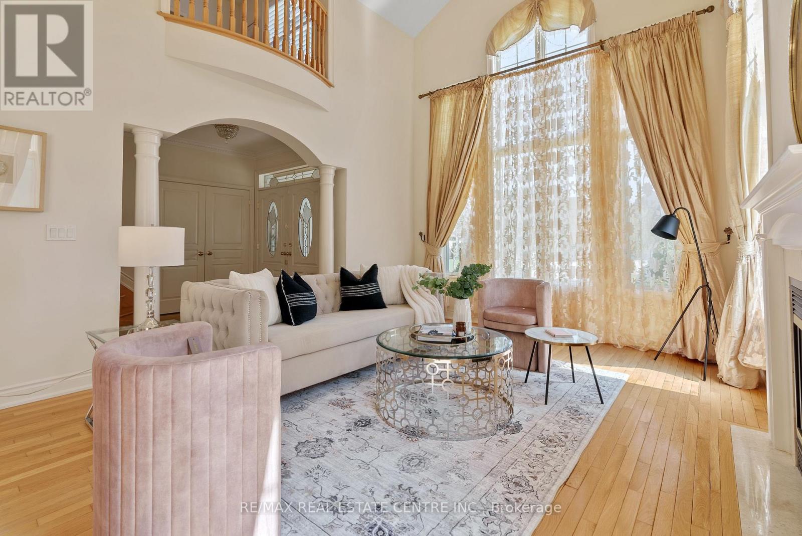 645 Cranleigh Court, Mississauga, Ontario  L5H 4M5 - Photo 5 - W12527182