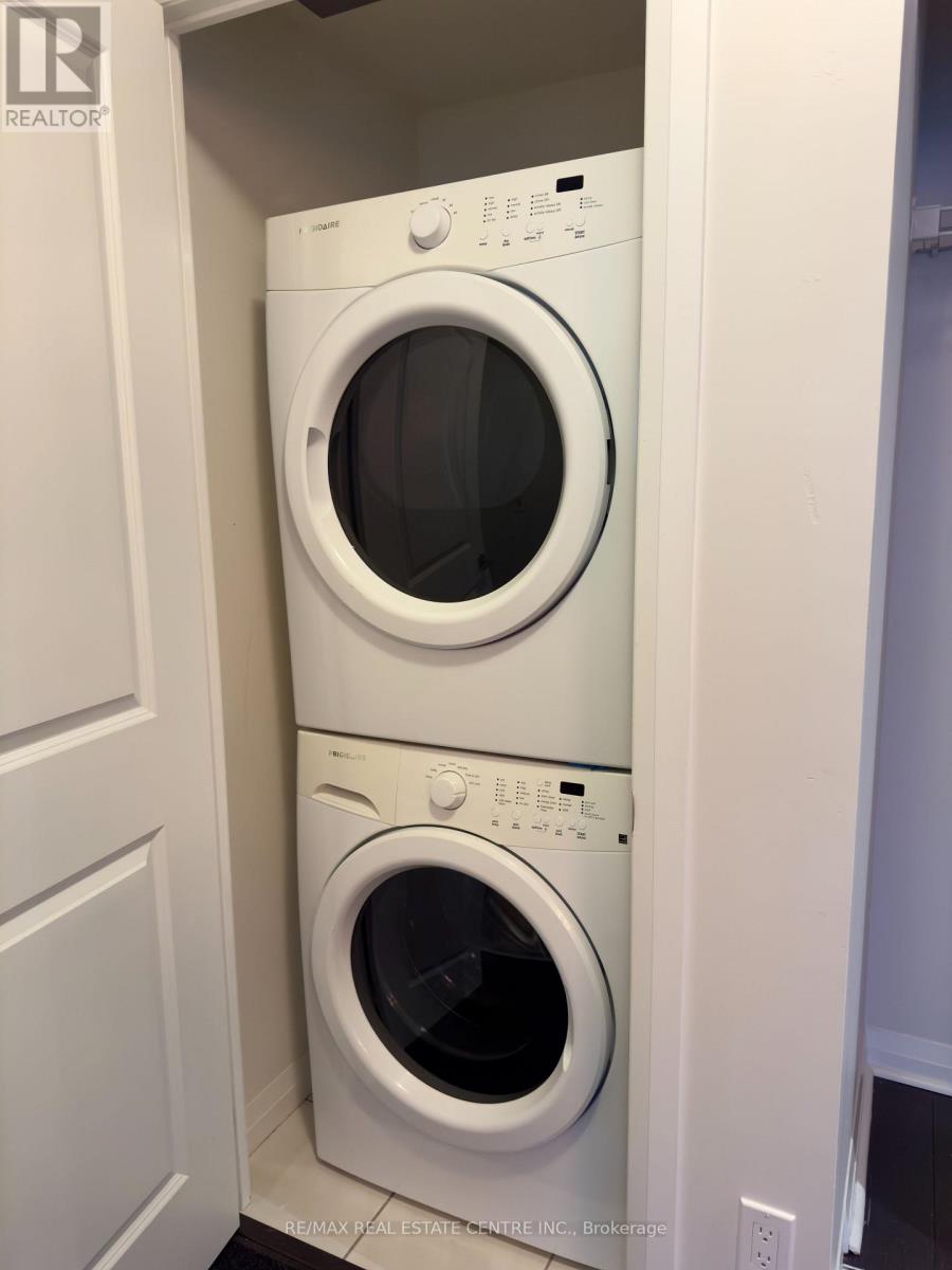 1001 - 55 Eglinton Avenue W, Mississauga, Ontario  L5R 0E4 - Photo 8 - W12527196