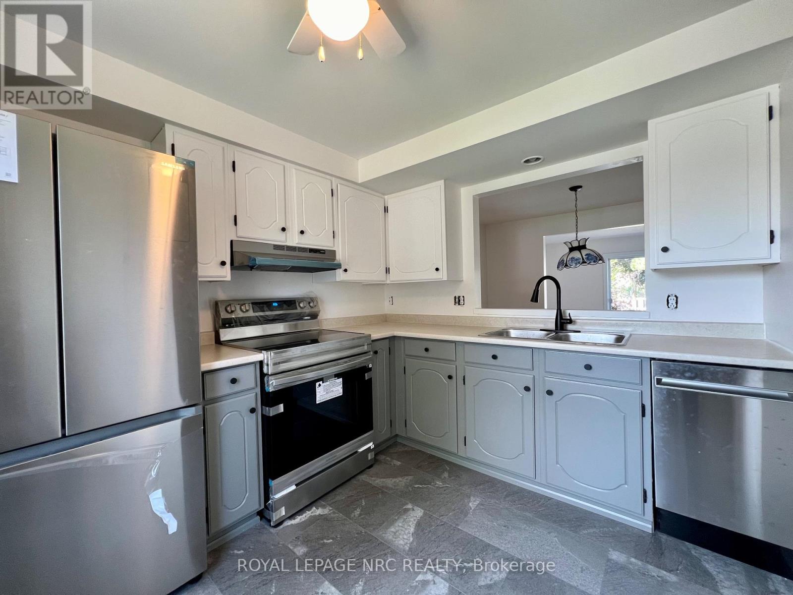 81 - 242 Lakeport Road, St. Catharines, Ontario L2N 6V2 - Photo 10 - X12527206