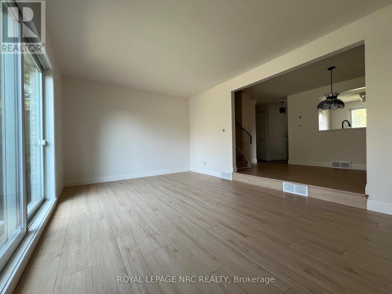 81 - 242 Lakeport Road, St. Catharines, Ontario L2N 6V2 - Photo 12 - X12527206