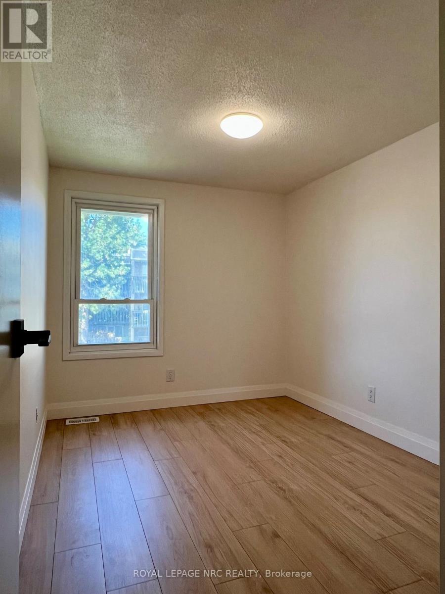 81 - 242 Lakeport Road, St. Catharines, Ontario L2N 6V2 - Photo 3 - X12527206