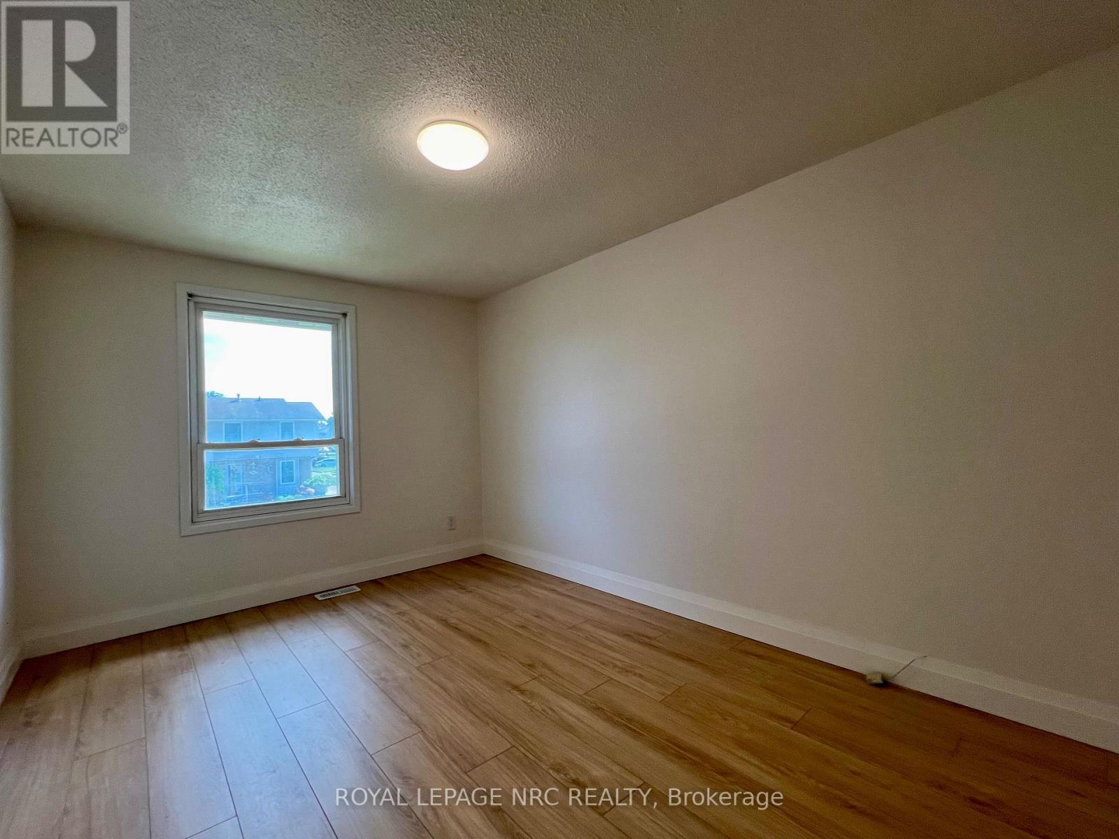 81 - 242 Lakeport Road, St. Catharines, Ontario L2N 6V2 - Photo 5 - X12527206