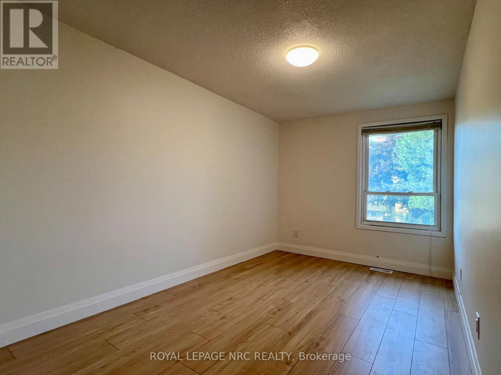 81 - 242 Lakeport Road, St. Catharines, Ontario L2N 6V2 - Photo 7 - X12527206